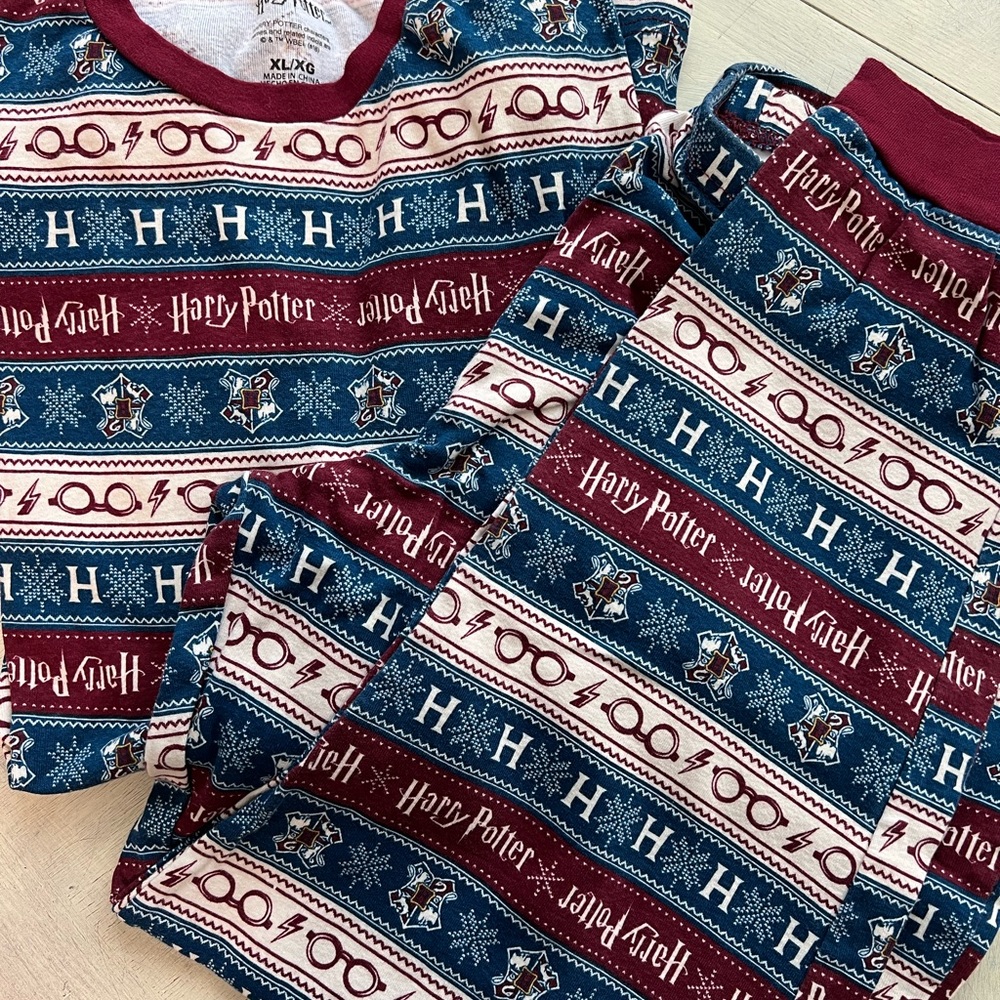 Warner Bros. Harry Potter Pajama Set - Burgundy and Navy